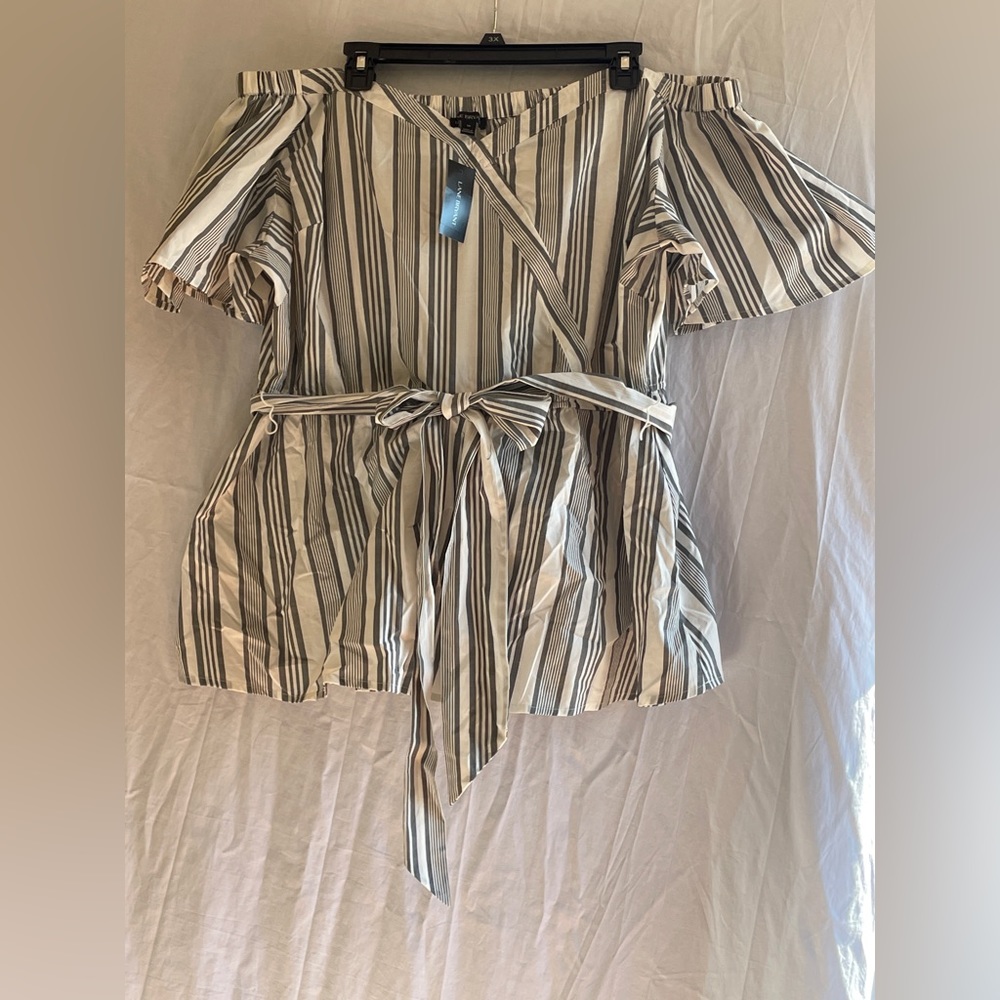 Lane Bryant off shoulder sweetheart neckline top. Size 20 NWT